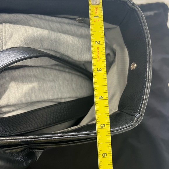 AUTHENTIC - Chanel black executive cerf tote medium. - Picture 15 of 16